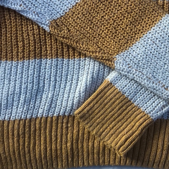 American Eagle Sweater - Picture 3 of 4